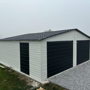 Garaż 8m x 6m, bramy uchylne, filc antyskropleniowy, blachodachówka
